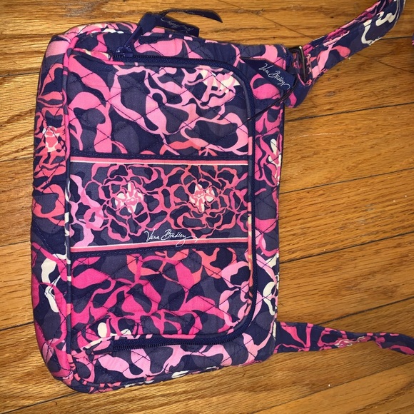 Vera Bradley Cross Body - Picture 1 of 5